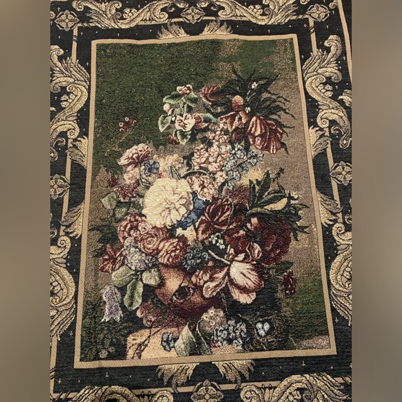 42” x 35” (3’6” x 2’11”) Moody Floral Tapestry w Navy Backing made in US - Picture 2 of 8